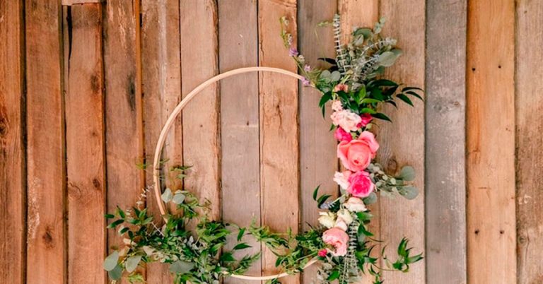 Hoop Bouquets. 💐 The floral trend of the summer