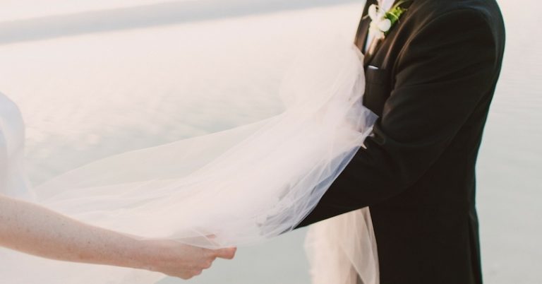 7 tips to control the wedding budget.