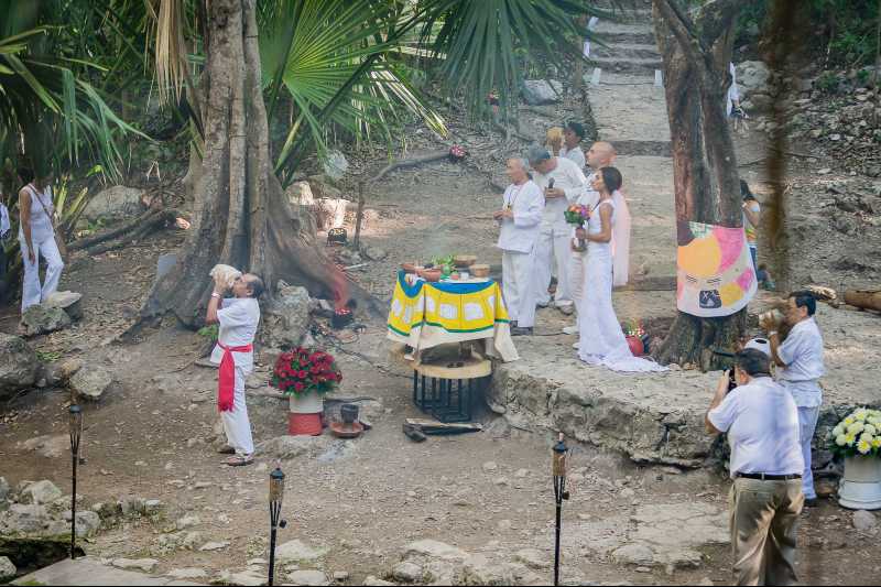 wedding in cenote 