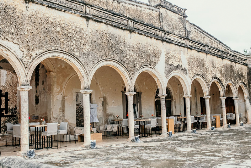 Montaje del mobiliario en Hacienda Tekik de Regil