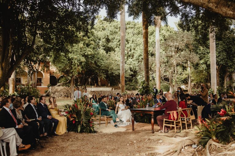 fun family wedding photos 