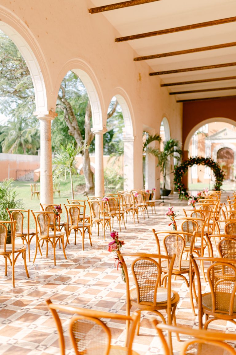 indoor wedding arch 