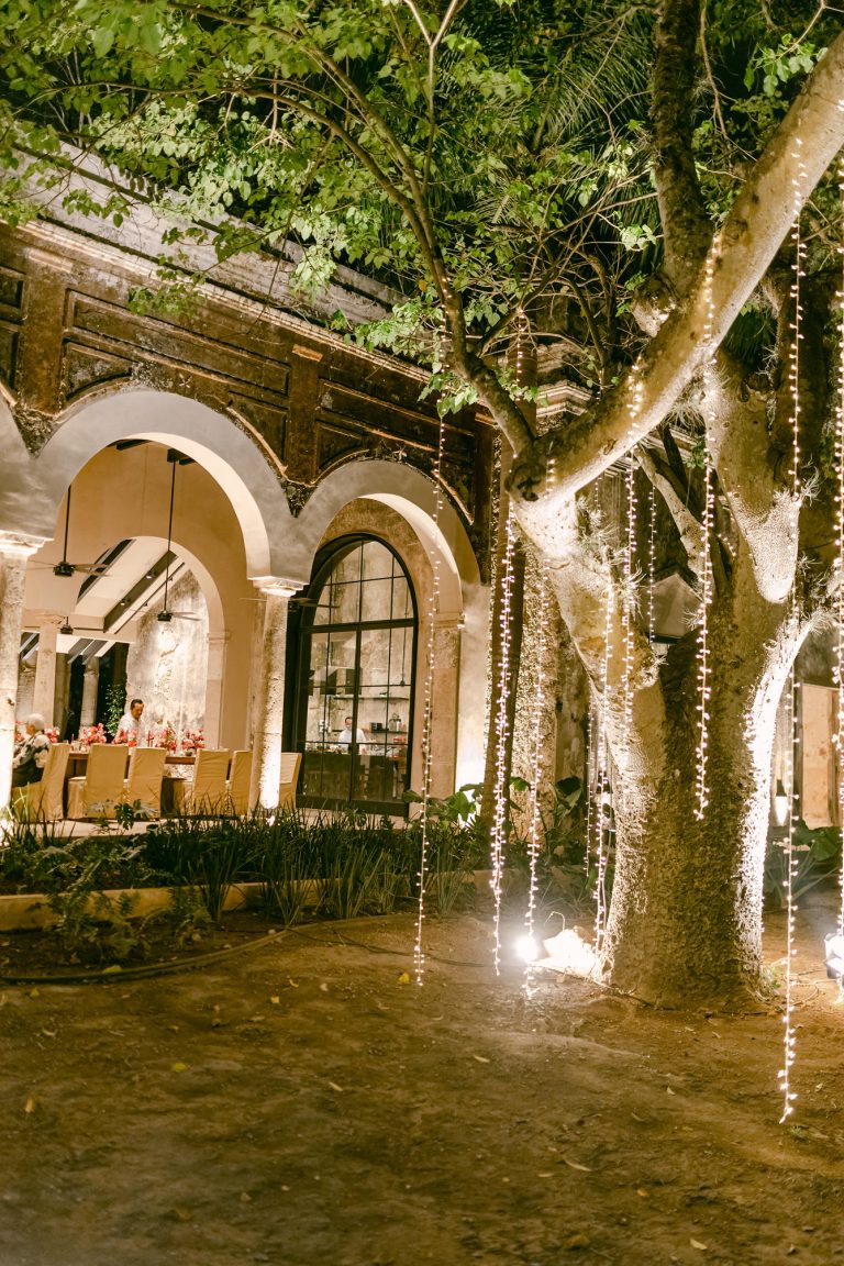 indoor wedding arch 