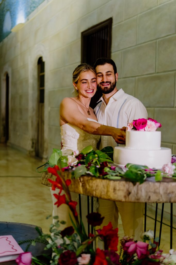 pink cake wedding