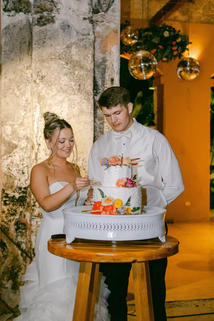 Cutting cake Karra & Gavin
